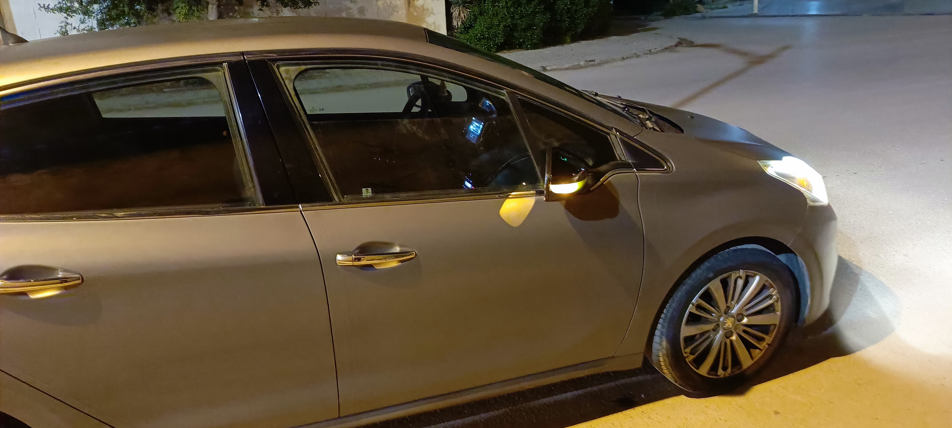 Peugeot 208 2016 — photo 4